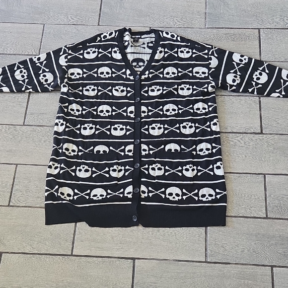 Hot Topic Sweaters - Hot Topic Black and White Cardigan Sweater with Geometric Patterns